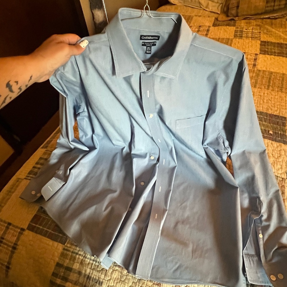 NWOT Croft & Barrow Classic Fit Button Up Dress Shirt
S: 18 1/2 x 34/35